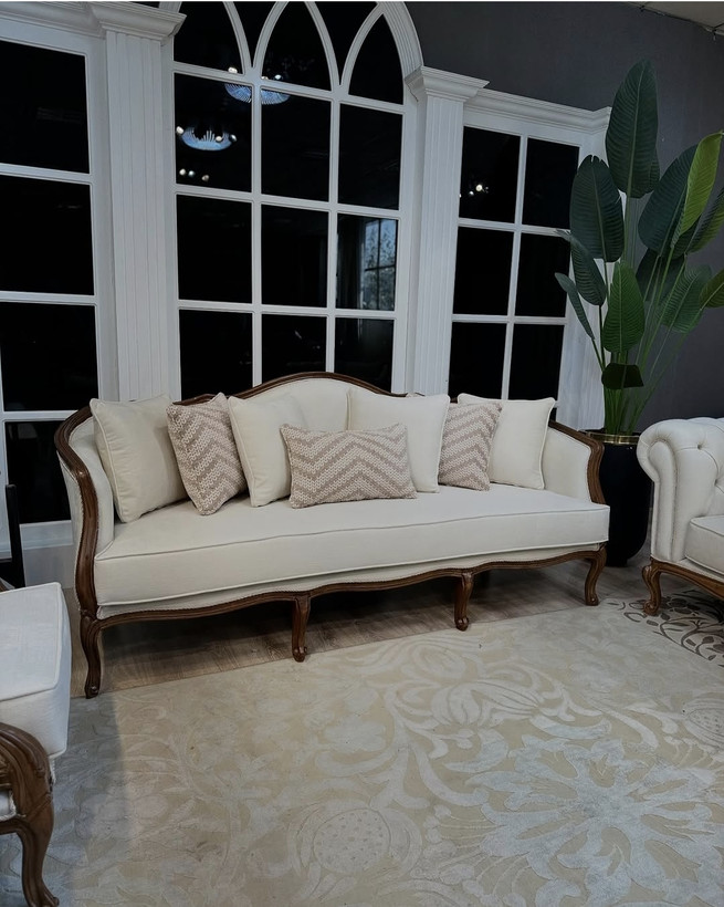 مبل کلاسیک کوئین ابزاری دربار